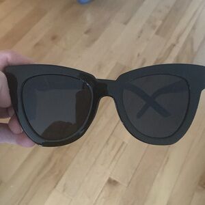 Black women’s sunglasses